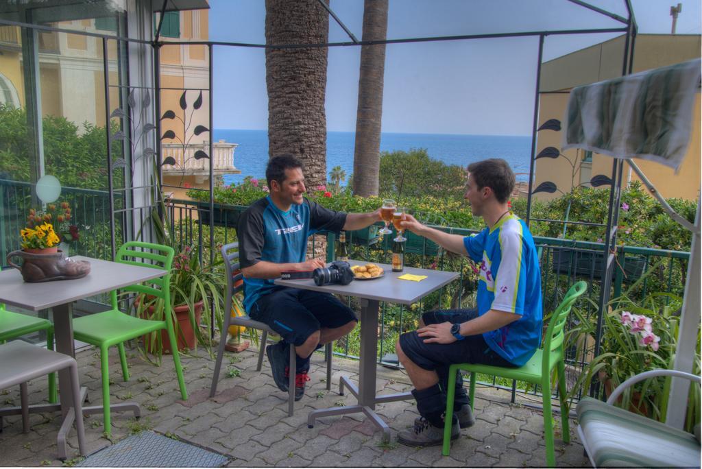 Hotel Deutsche Familien Finale Ligure Zewnętrze zdjęcie